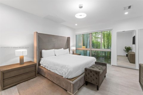 Villa ou maison à vendre à Miami, Floride: 4 chambres, 262.63 m2 № 2054664 - photo 16