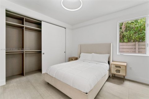 Villa ou maison à vendre à Miami, Floride: 4 chambres, 262.63 m2 № 2054664 - photo 20