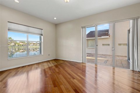 Снять в аренду виллу или дом в Холливуд, Флорида 4 спальни, 235.69м2, № 2050004 - фото 13