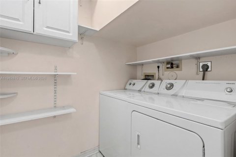 Снять в аренду виллу или дом в Холливуд, Флорида 4 спальни, 235.69м2, № 2050004 - фото 7