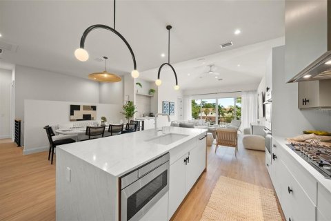House in Sarasota, Florida 4 bedrooms, 245.73 sq.m. № 1908954 - photo 17