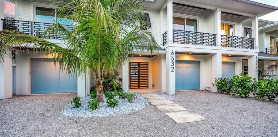 House in Sarasota, Florida 4 bedrooms, 245.73 sq.m. № 1908954