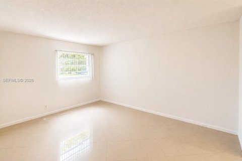 Купить кондоминиум в Пемброк-Пайнс, Флорида 2 спальни, 97.73м2, № 2240598 - фото 3