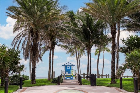 Copropriété à vendre à Hollywood, Floride: 2 chambres, 130.06 m2 № 1979262 - photo 19