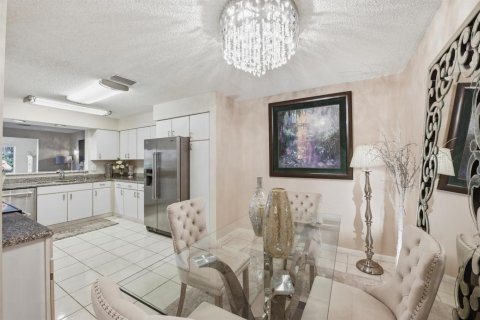 Townhouse in Boca Raton, Florida 3 bedrooms, 210.7 sq.m. № 2381659 - photo 13