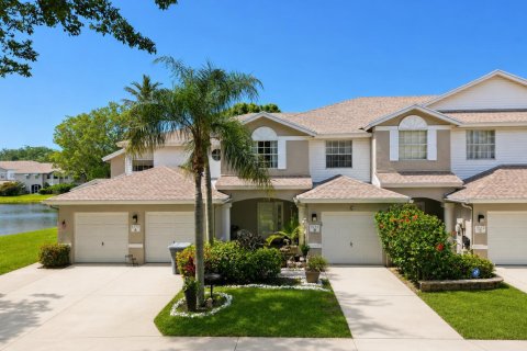 Townhouse in Boca Raton, Florida 3 bedrooms, 210.7 sq.m. № 2381659 - photo 2