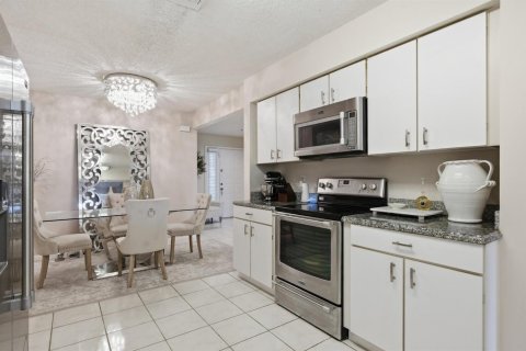 Townhouse in Boca Raton, Florida 3 bedrooms, 210.7 sq.m. № 2381659 - photo 17