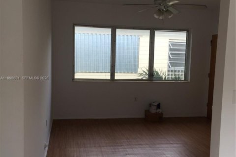 Condo in Miami Beach, Florida, 1 bedroom  № 2060466 - photo 10