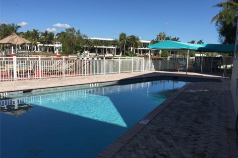 Condo in Miami Beach, Florida, 1 bedroom  № 2060466 - photo 2