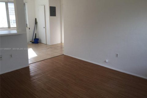 Condo in Miami Beach, Florida, 1 bedroom  № 2060466 - photo 5