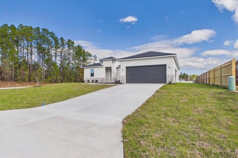 House in Dunnellon, Florida 4 bedrooms, 172.71 sq.m. № 2118453