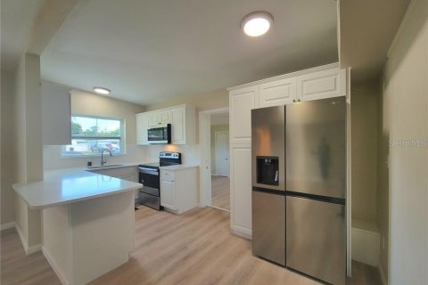 Villa ou maison à louer à Saint Petersburg, Floride: 3 chambres, 93.55 m2 № 1879551 - photo 3