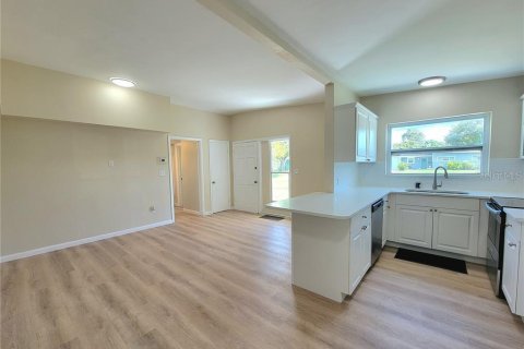 Villa ou maison à louer à Saint Petersburg, Floride: 3 chambres, 93.55 m2 № 1879551 - photo 5