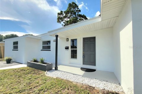 Villa ou maison à louer à Saint Petersburg, Floride: 3 chambres, 93.55 m2 № 1879551 - photo 2