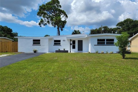 Villa ou maison à louer à Saint Petersburg, Floride: 3 chambres, 93.55 m2 № 1879551 - photo 1