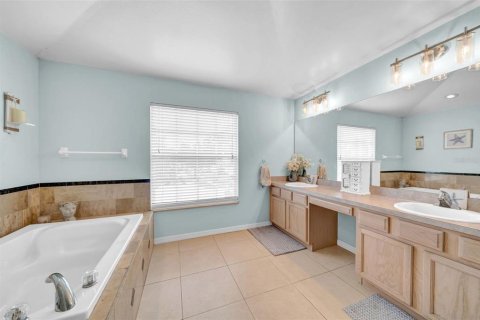 House in Riverview, Florida 5 bedrooms, 361.2 sq.m. № 1734979 - photo 29