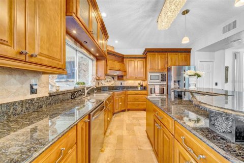 House in Riverview, Florida 5 bedrooms, 361.2 sq.m. № 1734979 - photo 22
