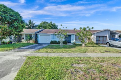 Villa ou maison à louer à Margate, Floride: 3 chambres, 116.5 m2 № 1185196 - photo 1