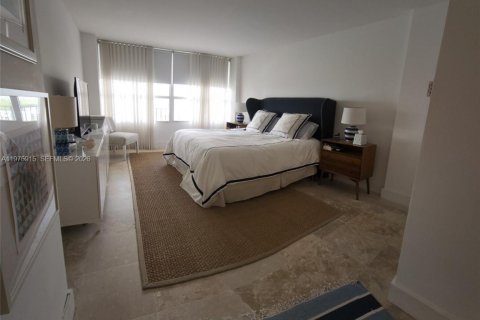 Condo in Miami, Florida, 2 bedrooms  № 2040131 - photo 12