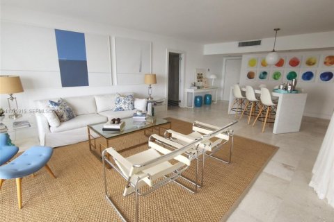 Condo in Miami, Florida, 2 bedrooms  № 2040131 - photo 5
