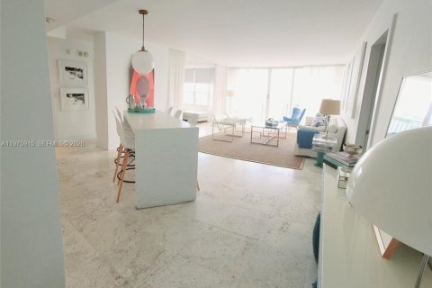 Condo in Miami, Florida, 2 bedrooms  № 2040131 - photo 6