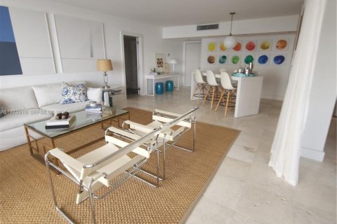 Condo in Miami, Florida, 2 bedrooms  № 2040131 - photo 7