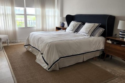 Condo in Miami, Florida, 2 bedrooms  № 2040131 - photo 11
