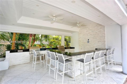 Condo in Miami, Florida, 2 bedrooms  № 2040131 - photo 18