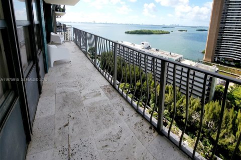 Condo in Miami, Florida, 2 bedrooms  № 2040131 - photo 2