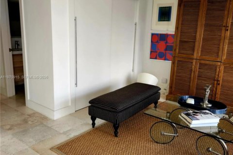 Condo in Miami, Florida, 2 bedrooms  № 2040131 - photo 10