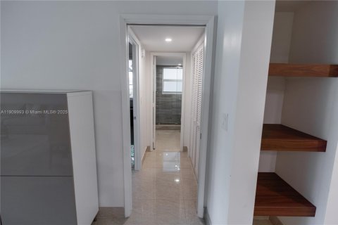 Снять в аренду кондоминиум в Помпано-Бич, Флорида 3 спальни, 134.15м2, № 1970344 - фото 30