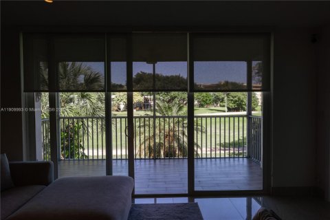 Снять в аренду кондоминиум в Помпано-Бич, Флорида 3 спальни, 134.15м2, № 1970344 - фото 14