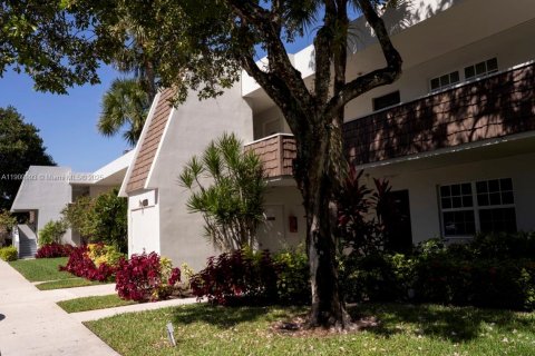 Снять в аренду кондоминиум в Помпано-Бич, Флорида 3 спальни, 134.15м2, № 1970344 - фото 2