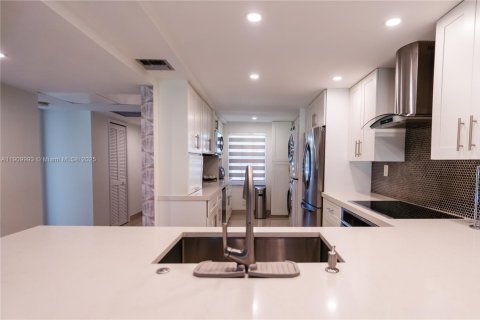 Снять в аренду кондоминиум в Помпано-Бич, Флорида 3 спальни, 134.15м2, № 1970344 - фото 4