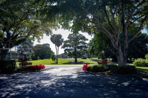 Снять в аренду кондоминиум в Помпано-Бич, Флорида 3 спальни, 134.15м2, № 1970344 - фото 1