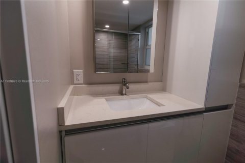 Снять в аренду кондоминиум в Помпано-Бич, Флорида 3 спальни, 134.15м2, № 1970344 - фото 28