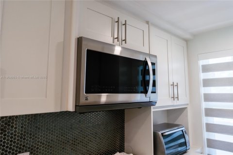 Снять в аренду кондоминиум в Помпано-Бич, Флорида 3 спальни, 134.15м2, № 1970344 - фото 6