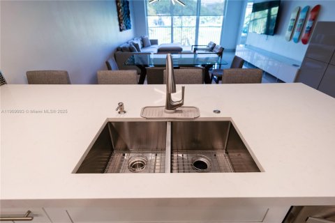 Снять в аренду кондоминиум в Помпано-Бич, Флорида 3 спальни, 134.15м2, № 1970344 - фото 8