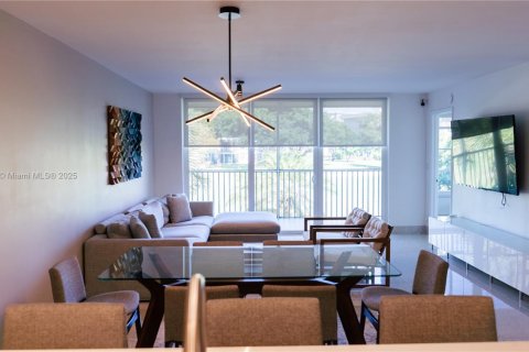 Снять в аренду кондоминиум в Помпано-Бич, Флорида 3 спальни, 134.15м2, № 1970344 - фото 9