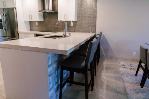 Снять в аренду кондоминиум в Помпано-Бич, Флорида 3 спальни, 134.15м2, № 1970344 - фото 10