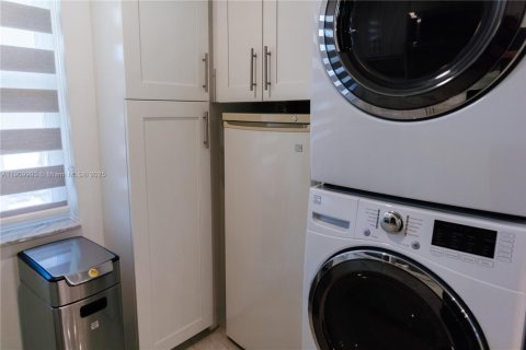 Снять в аренду кондоминиум в Помпано-Бич, Флорида 3 спальни, 134.15м2, № 1970344 - фото 7