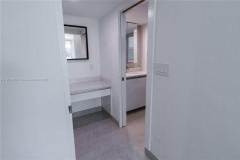 Снять в аренду кондоминиум в Помпано-Бич, Флорида 3 спальни, 134.15м2, № 1970344 - фото 25