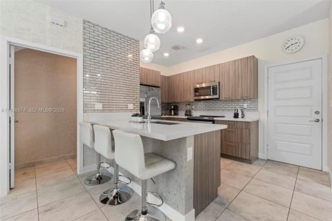 Touwnhouse à louer à Doral, Floride: 3 chambres, 132.29 m2 № 1996340 - photo 12