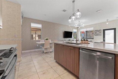 Touwnhouse à louer à Doral, Floride: 3 chambres, 132.29 m2 № 1996340 - photo 13