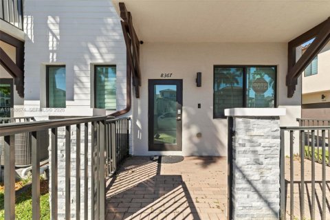 Touwnhouse à louer à Doral, Floride: 3 chambres, 132.29 m2 № 1996340 - photo 3