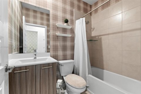 Touwnhouse à louer à Doral, Floride: 3 chambres, 132.29 m2 № 1996340 - photo 24