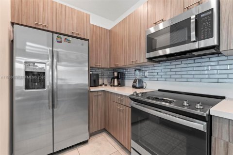 Touwnhouse à louer à Doral, Floride: 3 chambres, 132.29 m2 № 1996340 - photo 15