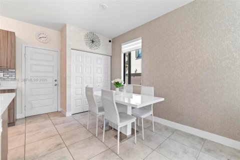 Touwnhouse à louer à Doral, Floride: 3 chambres, 132.29 m2 № 1996340 - photo 10