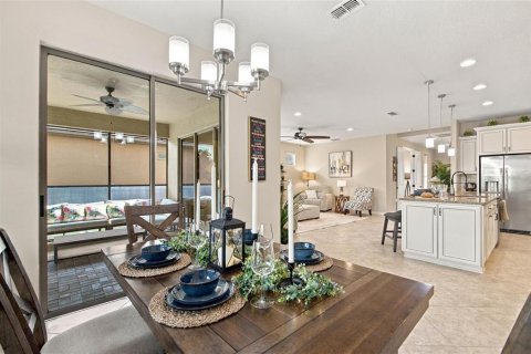 Villa ou maison à vendre à Davenport, Floride: 3 chambres, 263.94 m2 № 2411513 - photo 16