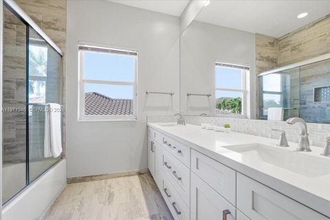 Casa en venta en Coral Springs, Florida, 5 dormitorios, 324.6 m2 № 2032254 - foto 24